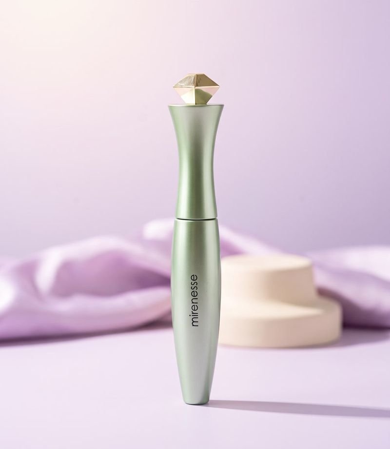Mirenesse Organic 24hr Mascara Tubing in black, green tube on lilac background